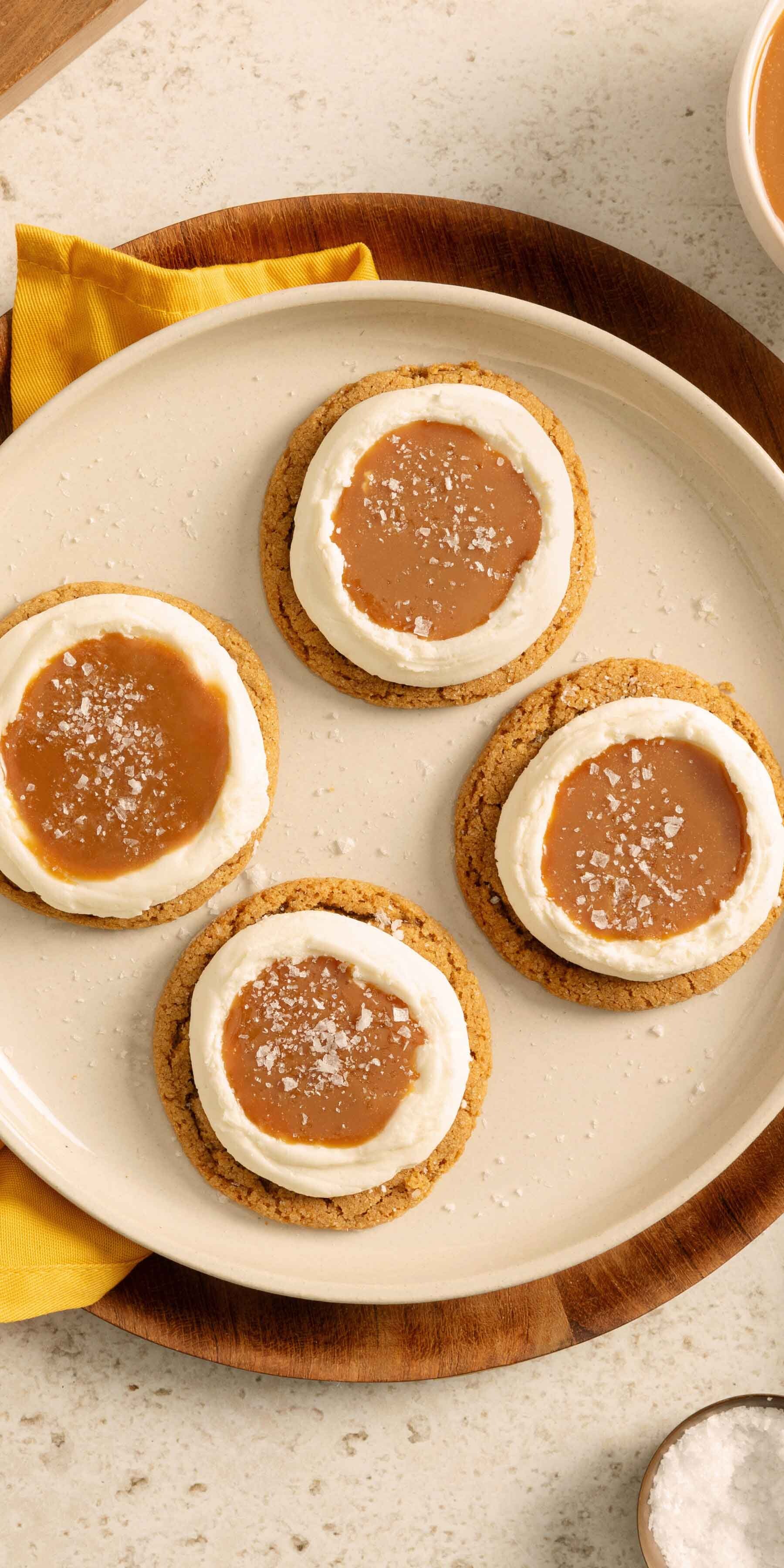 Biscuits cr&eacute;meux au gingembre et au caramel sal&eacute;