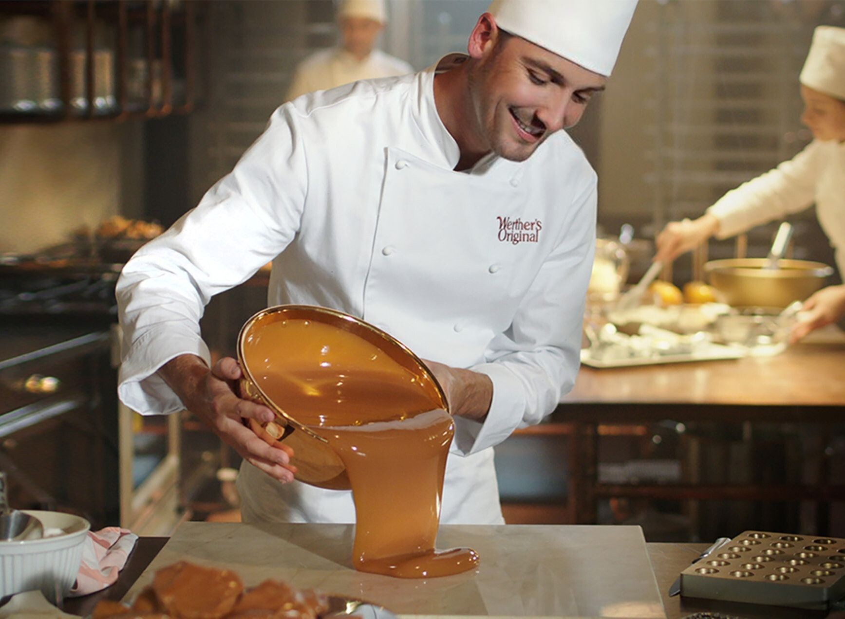 Bien des choses ont chang&eacute; depuis la cr&eacute;ation des premiers bonbons durs Werther&rsquo;s Original. Mais certaines sont rest&eacute;es exactement les m&ecirc;mes. Nos bonbons sont confectionn&eacute;s seulement avec des ingr&eacute;dients de premier choix et sont pr&eacute;par&eacute;s avec la m&ecirc;me passion et le m&ecirc;me soin qu&rsquo;apportait Gustav Nebel, notre premier confiseur, &agrave; chaque caramel qu&rsquo;il fa&ccedil;onnait. C&rsquo;est ainsi que nous nous assurons que chaque bonbon Werther&rsquo;s Original poss&egrave;de le go&ucirc;t familier que vous aimez tant.