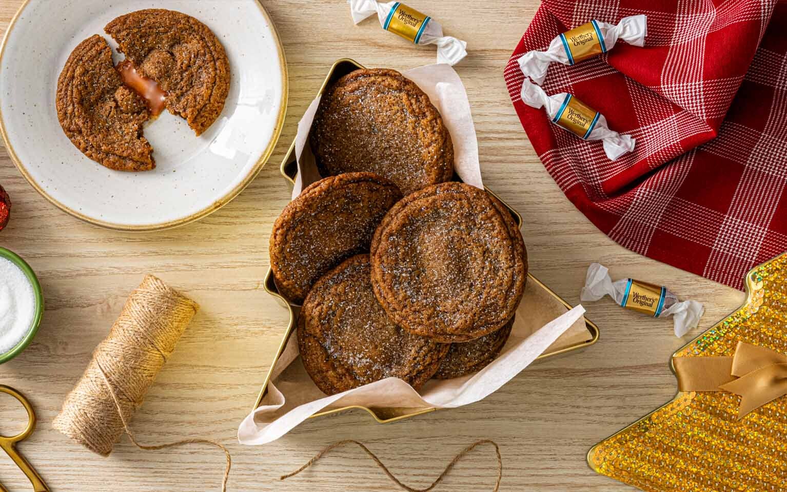Biscuits craquelés au gingembre et au caramel salé