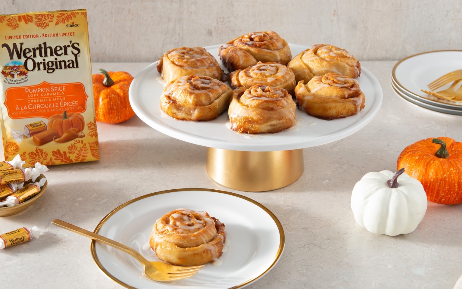 Brioches à la cannelle et au caramel à la citrouille épicée